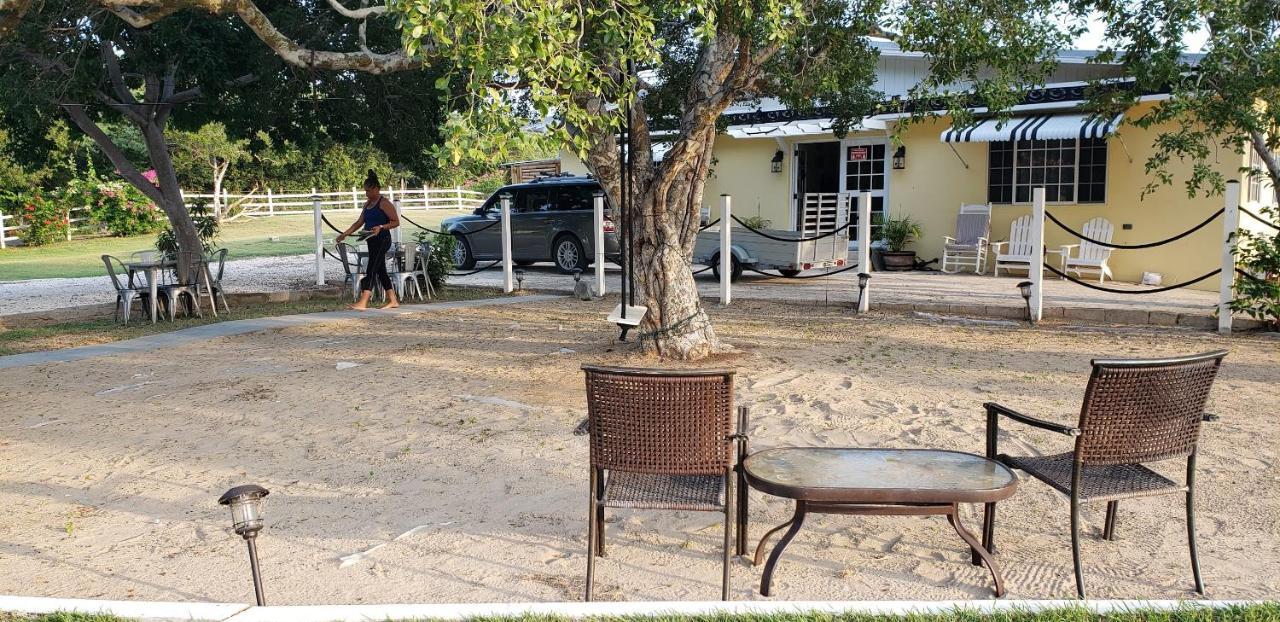 Treasure Beach Inn And Bar Exteriör bild
