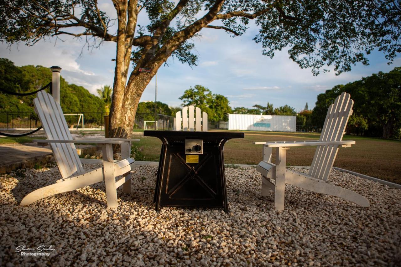 Treasure Beach Inn And Bar Exteriör bild